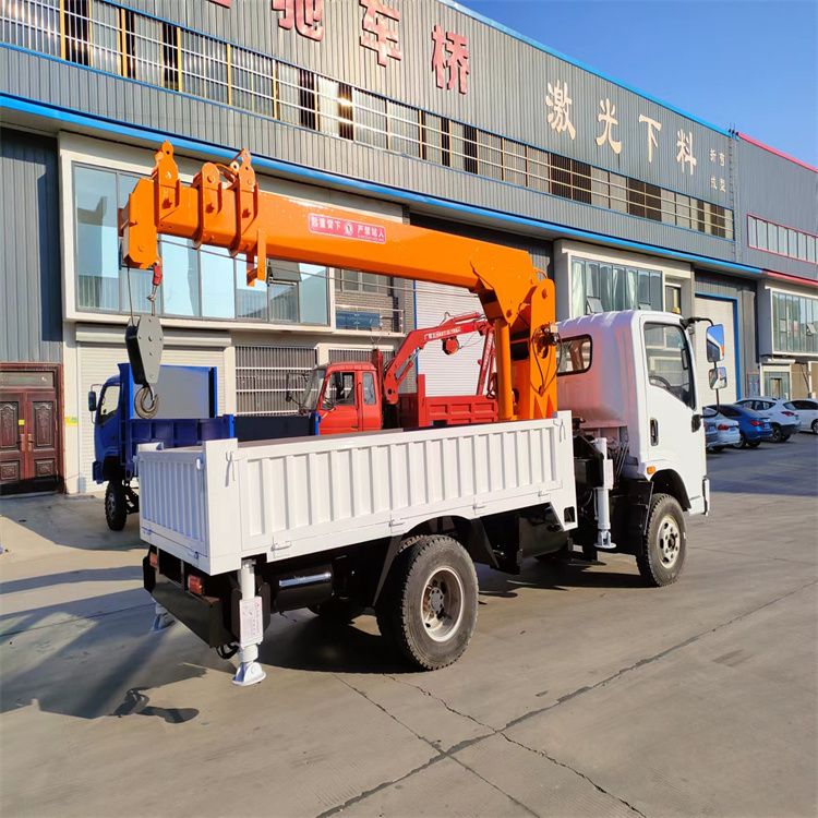 内蒙古自治区三轮随车吊定制 农用改装机自备吊中瑞长期出售