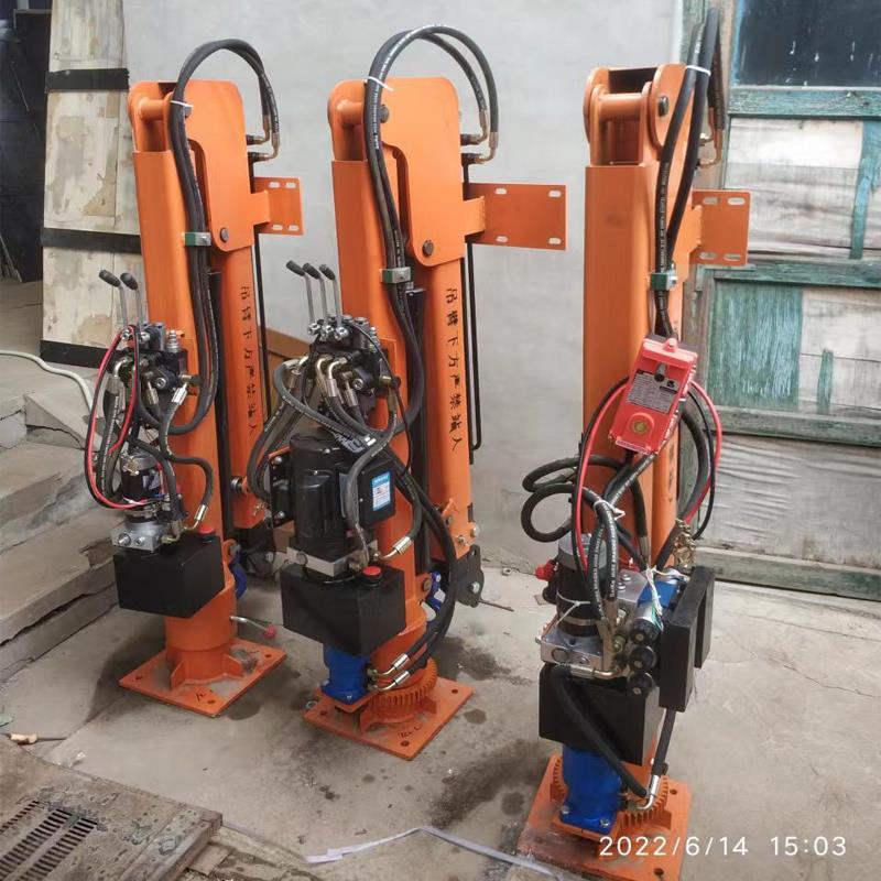 内蒙古自治区重汽蓝牌随车吊 3.2吨 国六动力强 液压驱动 农用自卸起重机